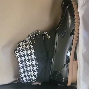 Shoes boots Tommy Hilfiger size 9 never worn